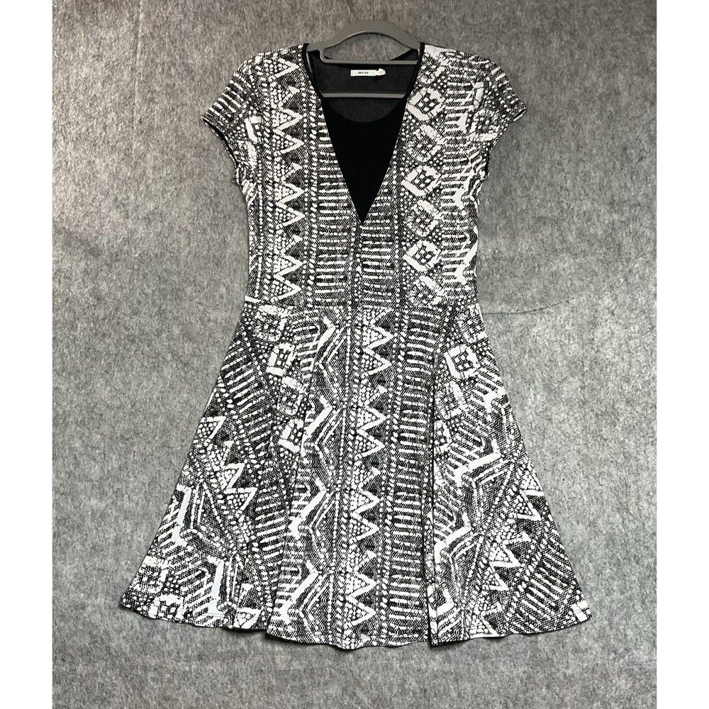 Kimchi Blue Urban Outfitters Dress Womens Medium Black White Geometric V Neck